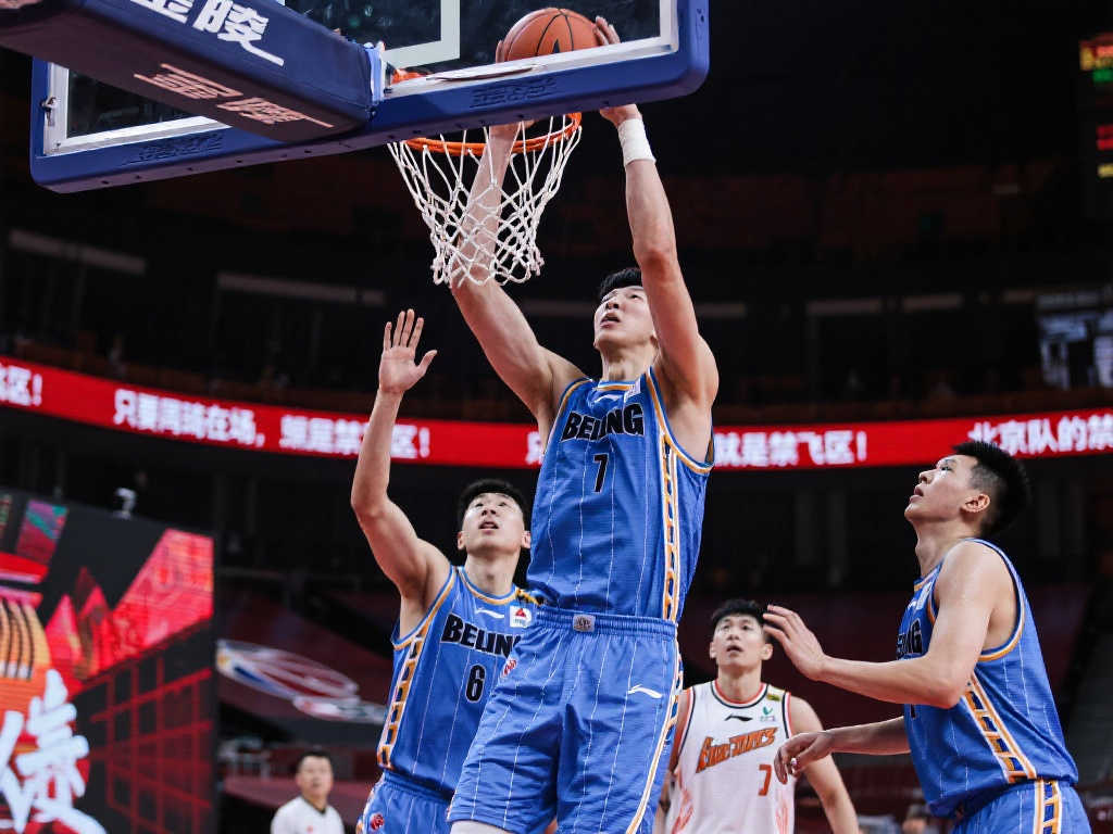 周琦单核撑起北京防线!总决赛全胜纪录加持,赛后谈末节逆袭 周琦单核撑起北京防线!总决赛全胜纪录加持,赛后谈末节逆袭